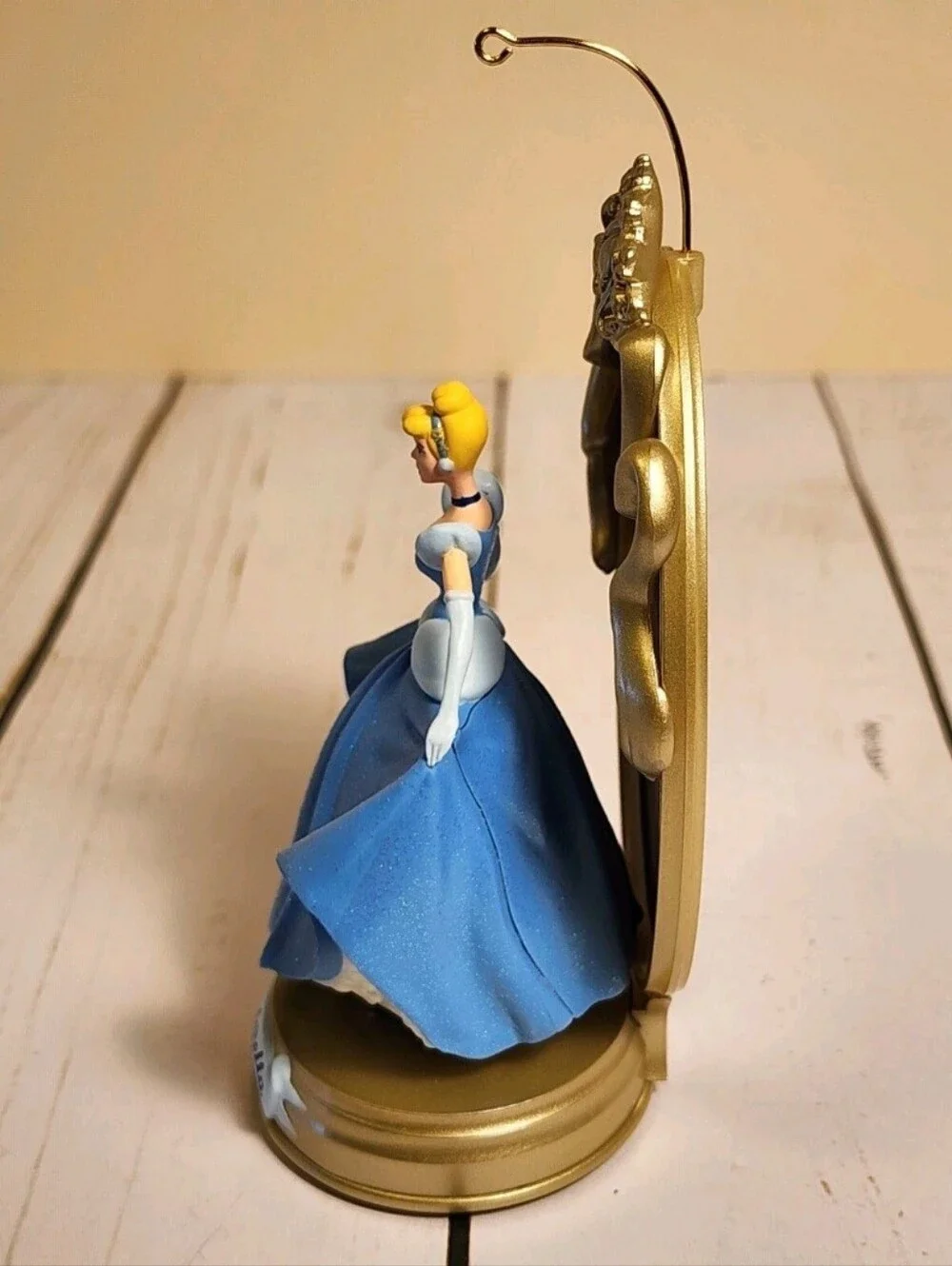 Hallmark Keepsakes Disney Princess Cinderella Enchanted Memories Ornament 1997
